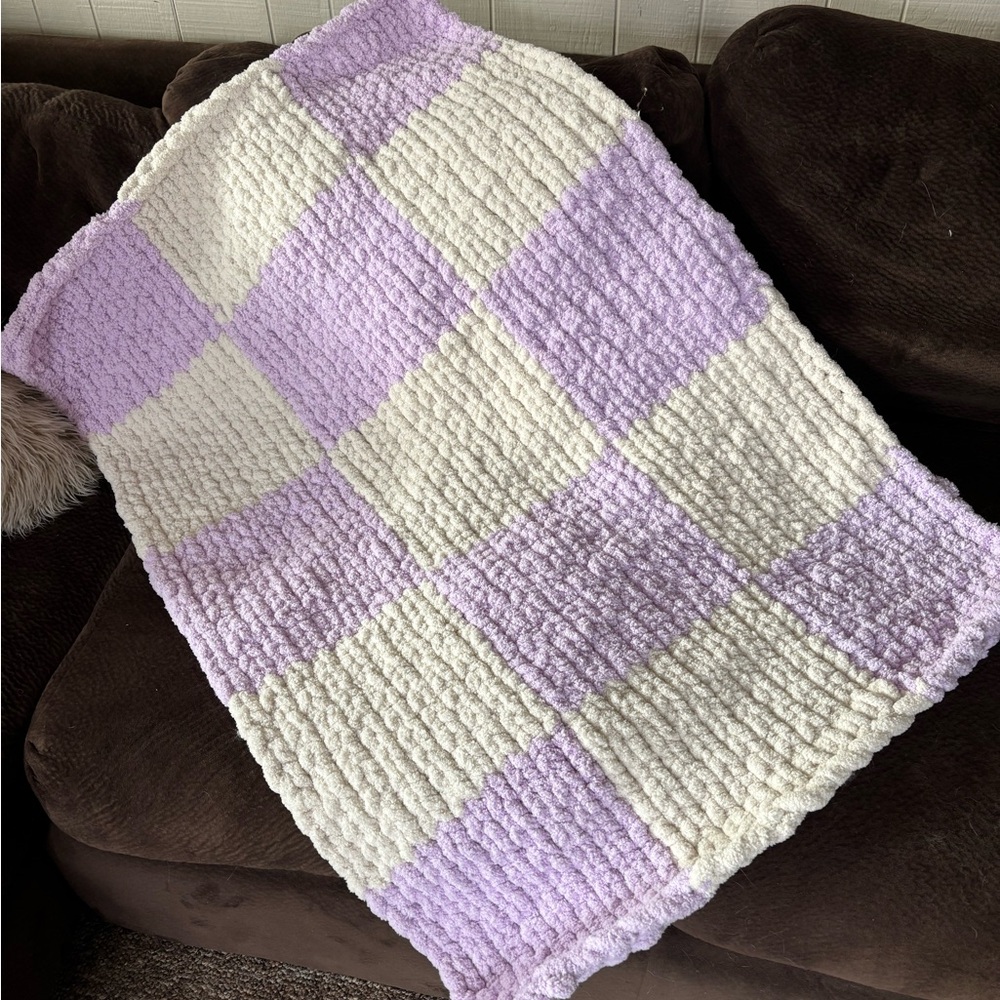 Cozy Lavender and White Checkered Throw Blanket